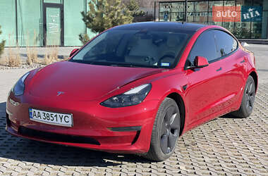 Седан Tesla Model 3 2022 в 