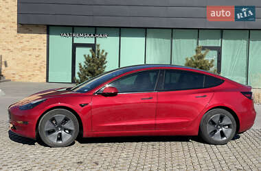 Седан Tesla Model 3 2022 в 