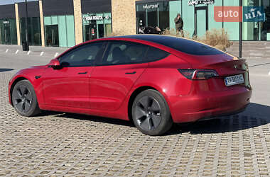 Седан Tesla Model 3 2022 в 