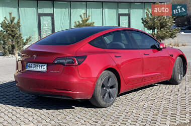 Седан Tesla Model 3 2022 в 