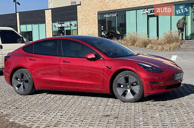 Седан Tesla Model 3 2022 в 