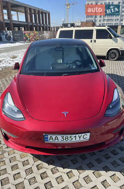 Седан Tesla Model 3 2022 в 