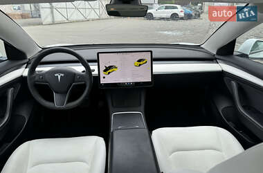 Седан Tesla Model 3 2022 в 