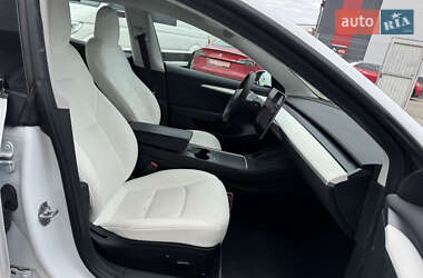 Седан Tesla Model 3 2022 в 
