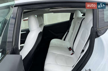 Седан Tesla Model 3 2022 в 