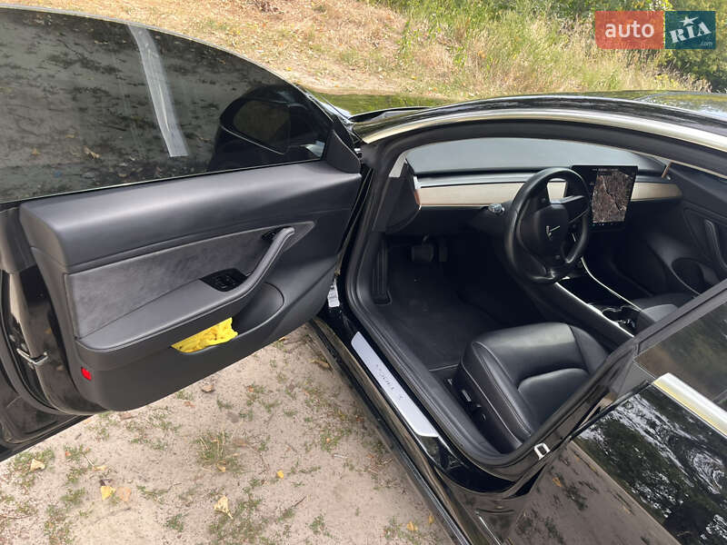 Седан Tesla Model 3 2019 в Кобеляках