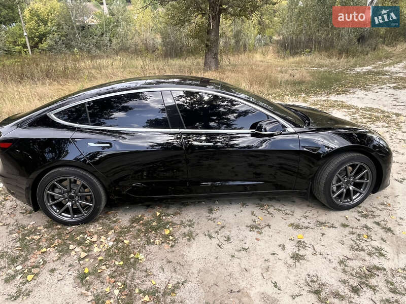 Седан Tesla Model 3 2019 в Кобеляках