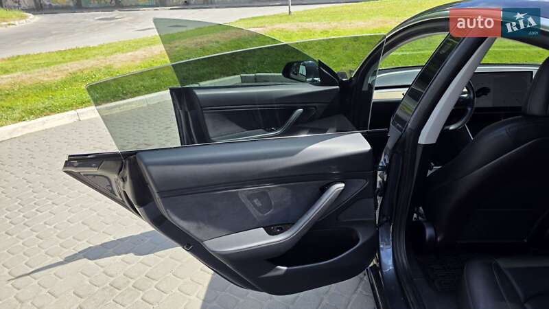 Седан Tesla Model 3 2018 в Львове фото 55 Седан Tesla Model 3 2018 в Львове