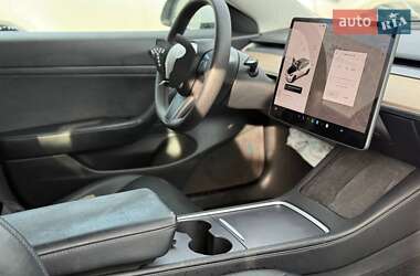 Седан Tesla Model 3 2021 в 