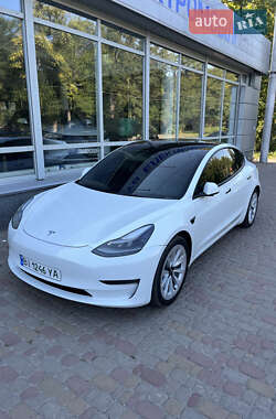 Седан Tesla Model 3 2022 в 