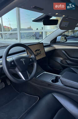 Седан Tesla Model 3 2022 в 
