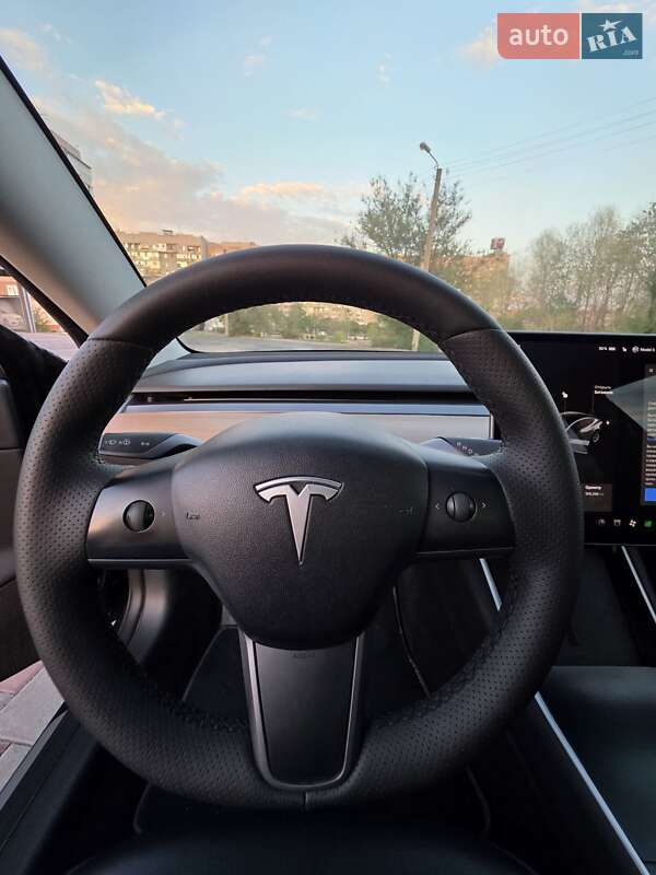 Седан Tesla Model 3 2018 в Запоріжжі