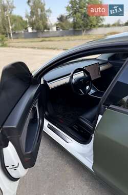 Седан Tesla Model 3 2019 в 