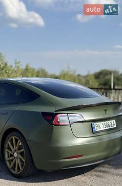Седан Tesla Model 3 2019 в 