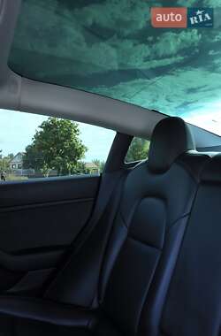 Седан Tesla Model 3 2019 в 