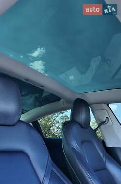 Седан Tesla Model 3 2019 в 