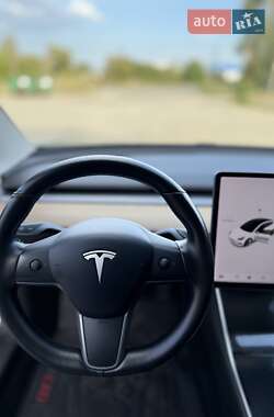 Седан Tesla Model 3 2019 в 