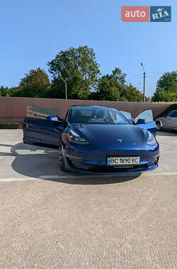 Седан Tesla Model 3 2023 в 