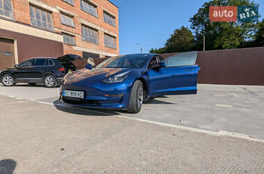 Седан Tesla Model 3 2023 в 