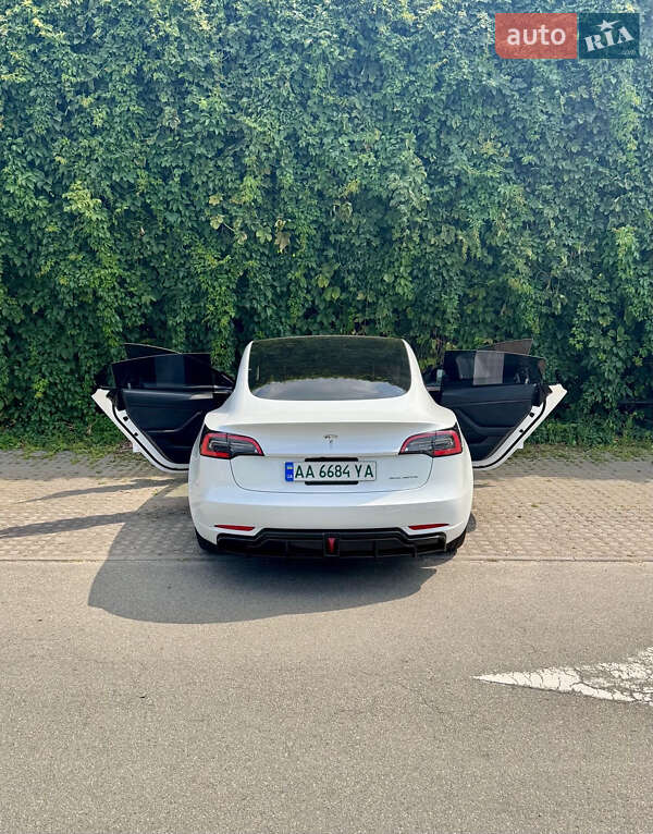 Седан Tesla Model 3 2021 в Києві