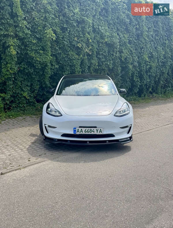 Седан Tesla Model 3 2021 в Києві