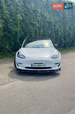 Седан Tesla Model 3 2021 в 