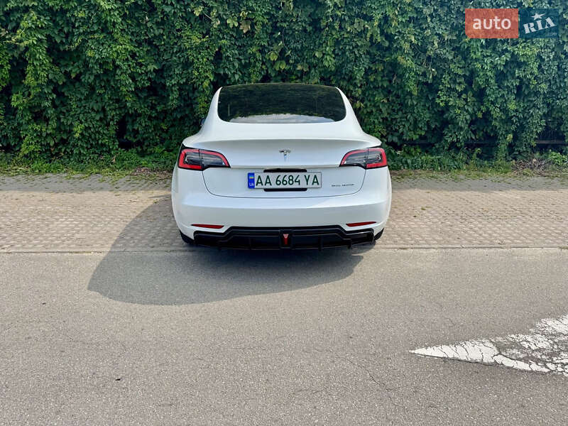 Седан Tesla Model 3 2021 в Києві