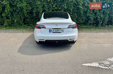 Седан Tesla Model 3 2021 в 