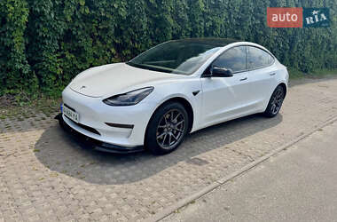 Седан Tesla Model 3 2021 в 
