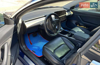 Седан Tesla Model 3 2019 в 