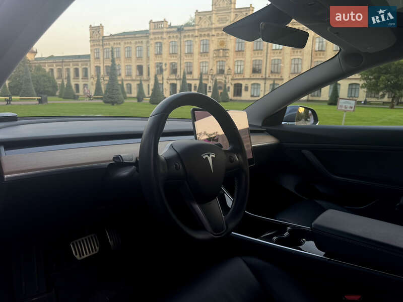 Седан Tesla Model 3 2020 в Киеве
