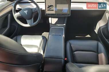 Седан Tesla Model 3 2021 в 