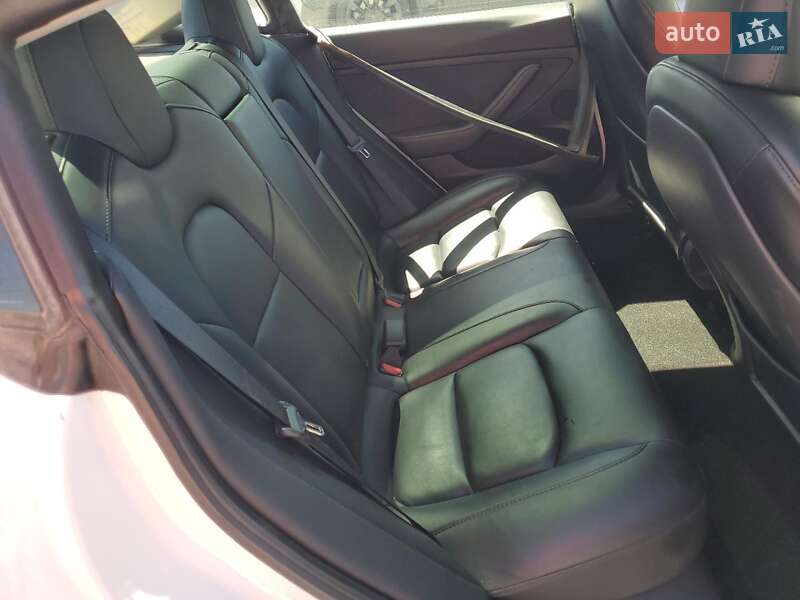 Седан Tesla Model 3 2021 в Києві