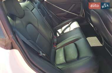 Седан Tesla Model 3 2021 в 