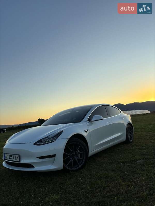 Седан Tesla Model 3 2020 в Хусті фото 3 Седан Tesla Model 3 2020 в Хусті