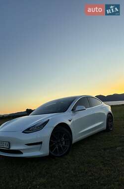 Седан Tesla Model 3 2020 в 