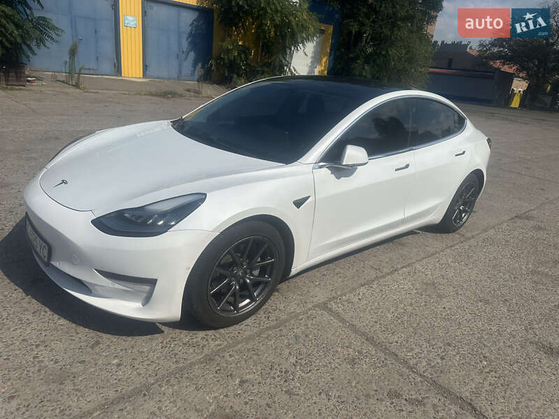 Седан Tesla Model 3 2018 в Николаеве