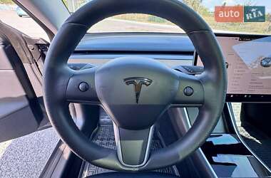Седан Tesla Model 3 2020 в 