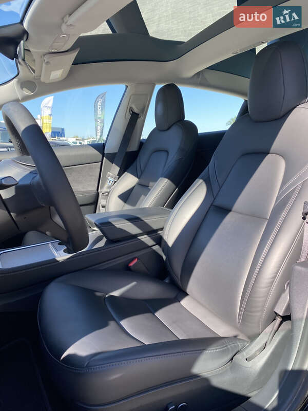 Седан Tesla Model 3 2021 в Києві