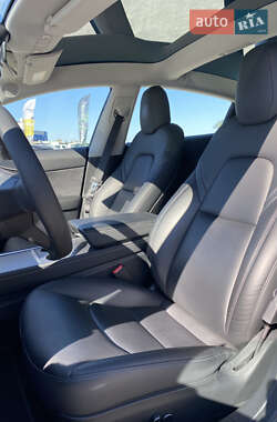Седан Tesla Model 3 2021 в 