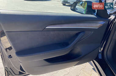 Седан Tesla Model 3 2021 в 