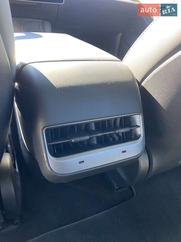 Седан Tesla Model 3 2021 в Києві