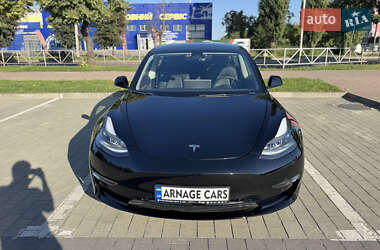 Седан Tesla Model 3 2022 в 