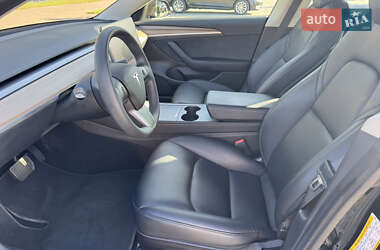 Седан Tesla Model 3 2022 в 