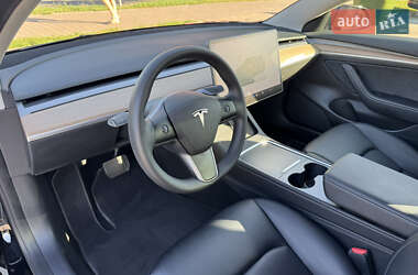Седан Tesla Model 3 2022 в 
