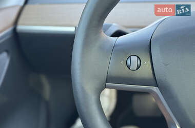 Седан Tesla Model 3 2022 в 