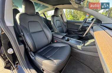 Седан Tesla Model 3 2022 в 