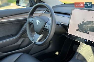Седан Tesla Model 3 2022 в 