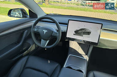 Седан Tesla Model 3 2022 в 