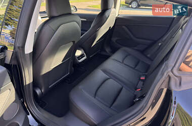 Седан Tesla Model 3 2022 в 